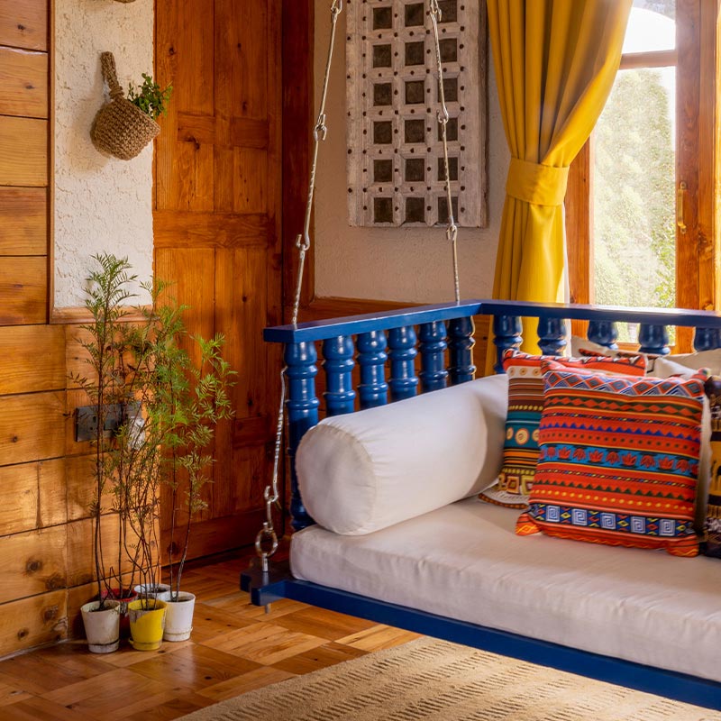 Peaceful Homestay in Manali - Garden View