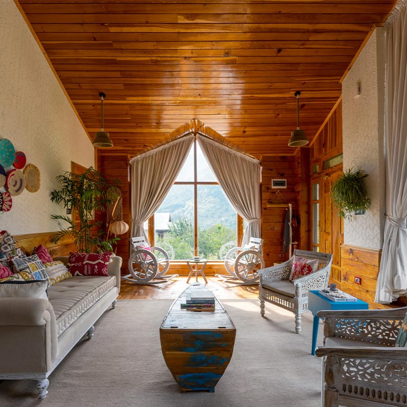 Serene Cottage in Manali with Garden View