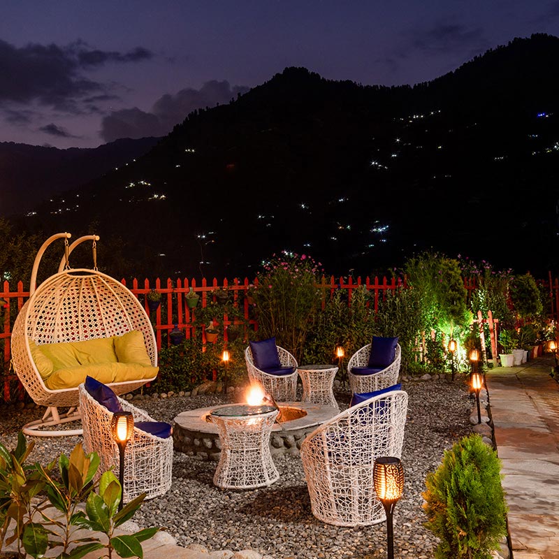 Peaceful Garden Retreat at Homestay in Manali