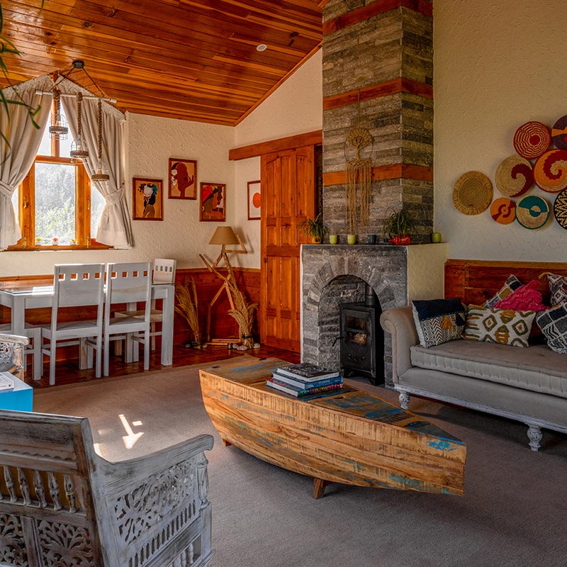 Charming Villa in Manali - Garden View