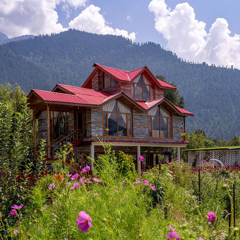 Beautiful Villa in Manali with Exterior View